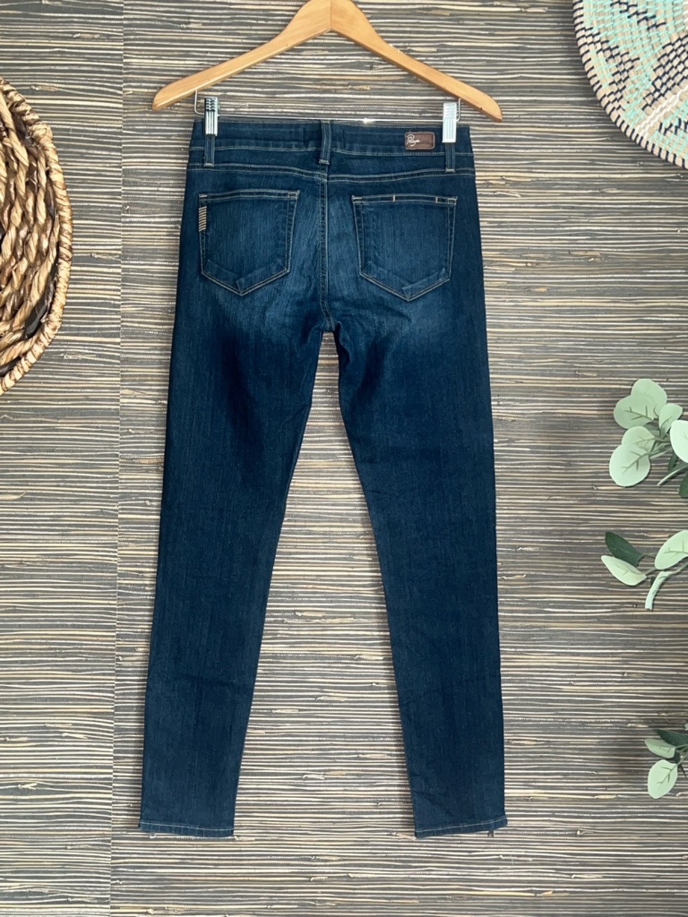 Paige Jeans Mercy Skinny Zipper
Ankle Size 27 - Picture 4 of 14